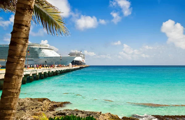 墨西哥科斯塔玛雅 Costa Maya 2019年4月5日 皇家加勒比号 Royal Caribbean Allure Seas 游轮停靠科斯塔玛雅港 — 图库照片