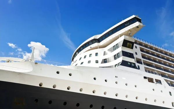 Side View Cruise Ship Blue Sky Background — Stock Photo, Image