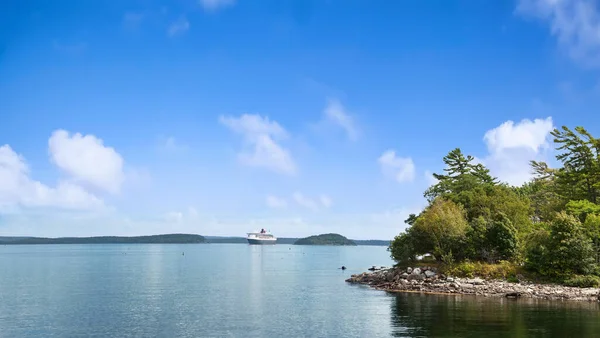 Panorámás Kilátás Bar Harbor Sétahajóval Kisebb Szigetek Klaszterével Acadia Nemzeti — Stock Fotó