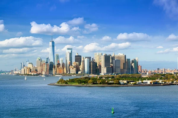 Panorama Ciudad Nueva York Desde Bahía Con Governors Island Manhattan —  Fotos de Stock