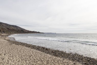 Kıyı şeridi dalgalarda