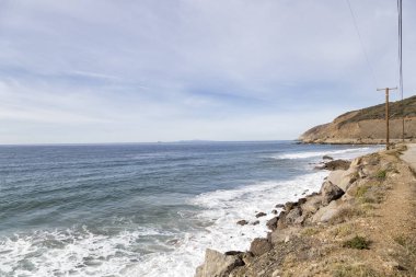 Kıyı şeridi dalgalarda