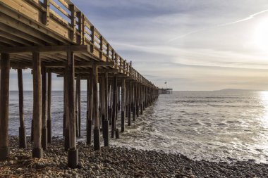 Kıyı şeridi dalgalarda