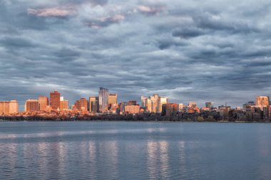 Günbatımında Boston manzarası