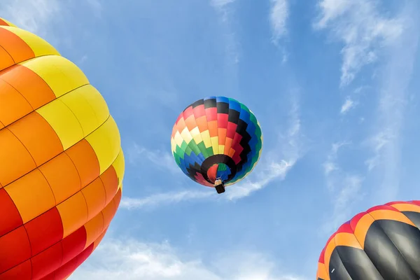 Sıcak Hava Balonu Gökyüzüne Üzerinde — Stok fotoğraf