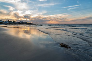 Kumsalda gün batımı