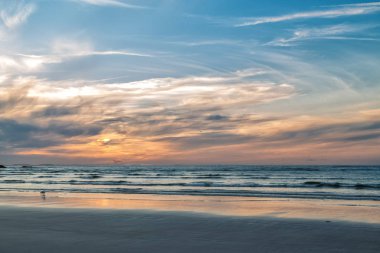 Kumsalda gün batımı