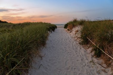 Kumsalda gün batımı