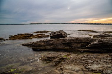 Sahilde güzel bir gün batımı