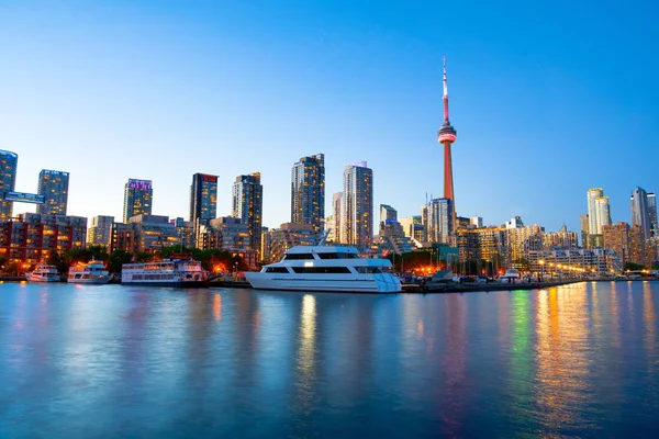 Blick Auf Den Toronto Downtown Über Den Yachthafen Westlich Mit Stockbild
