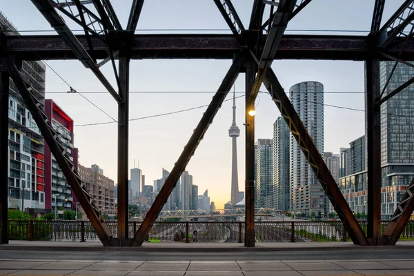 Una Vista Del Centro Toronto Torre Desde Bergantín Con Edificios — Foto de Stock