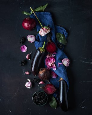 Mor sebze ile natürmort