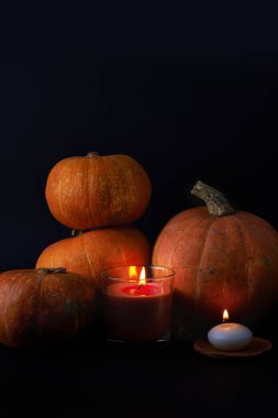 Olgun kabaklar ve mum
