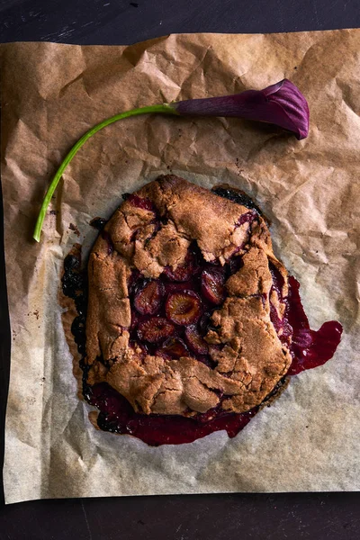 Pie with plums — Stock Photo, Image