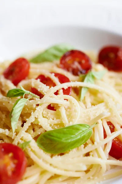 Pasta with bacil and tomatoes — Stock Photo, Image