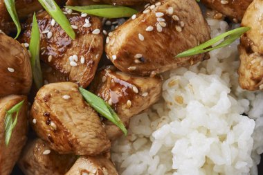 tavuk ve pirinç Asya tarzı
