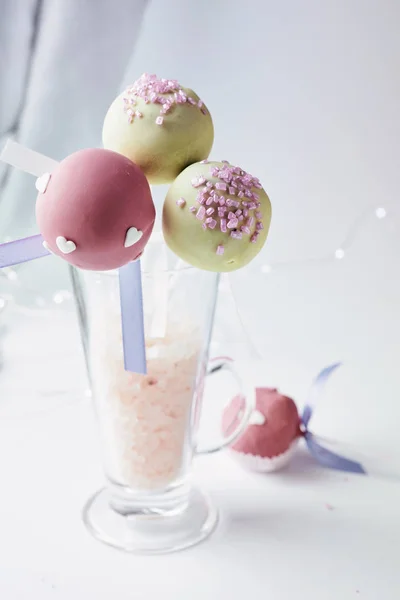 Sweet cake pops with sprinkles — Stock Photo, Image
