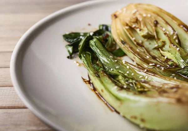 Pak choi fritti con salsa di soia — Foto Stock