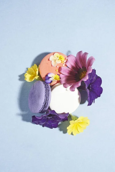 Десертів з квітами — стокове фото