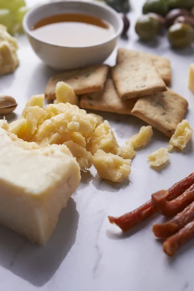 스타터가 있는 치즈 보드 — 스톡 사진