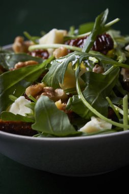 kuru toamto ile roket salatası