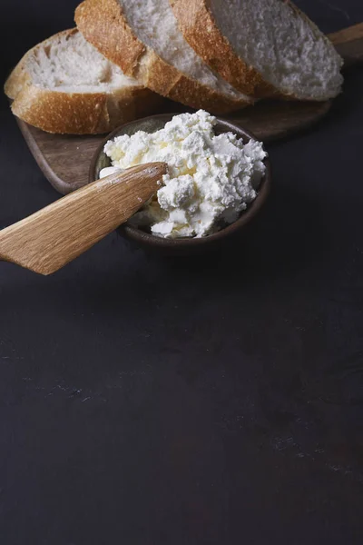 Cottage cheese with wooden knife — Stock Photo, Image
