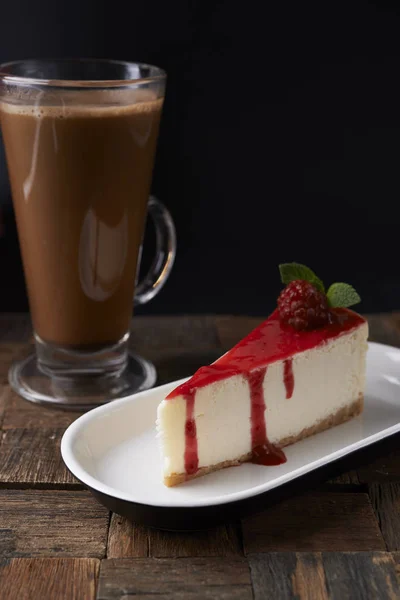 Cheesecake with raspberry — Stock Photo, Image