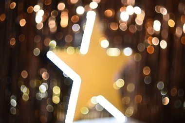 Parlayan yıldız ışıkları ve güzel bokeh ile altın arkaplan