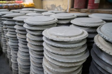 Kyauk pyin taş levha ile Thanaka, Birmanya insanlar için popüler kullanmak için geleneksel kozmetik için yığını