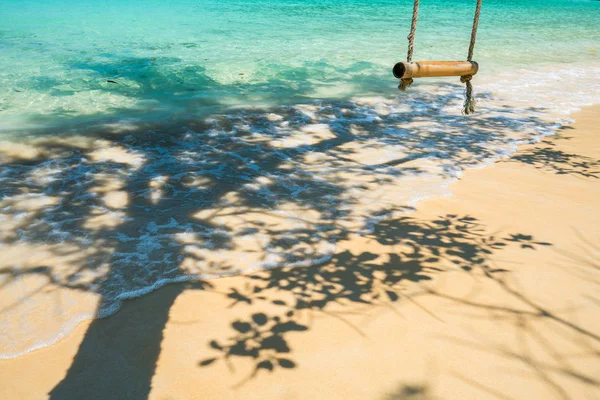 Columpio Cuelgue Gran Árbol Sobre Fondo Del Mar Playa Nyaung — Foto de Stock
