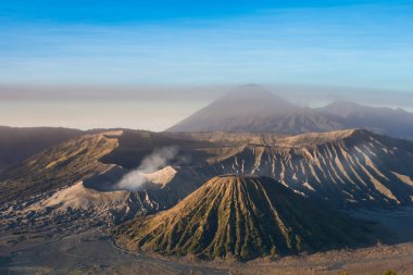 Mount Bromo mavi gökyüzü gün zaman doğa manzara arka plan, Java, Endonezya