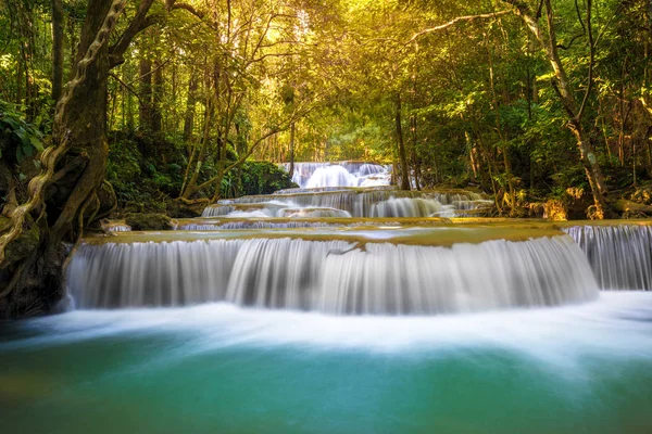 Waterval Thailand Genaamd Huay Huai Mae Khamin — Stockfoto