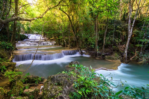 Tayland, şelale Huay veya Huai mae khamin ihbar