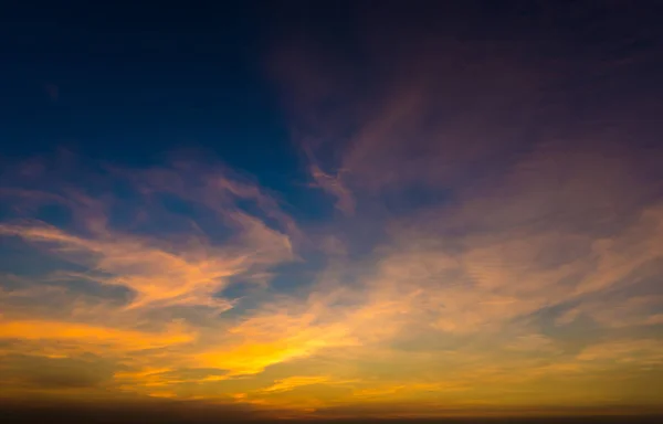 Crepúsculo Cielo Colorido Nube Con Luz Del Sol Brillan Detrás — Foto de Stock