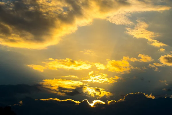 Sonnenstrahlen Durch Wolken Wie Eine Dramatische Explosion Macht Natur Hintergrund — Stockfoto