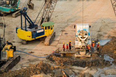 Şantiye toprağa üzerinde çalışan nezaret Delme Makinaları