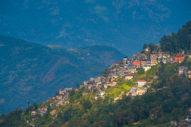 Sabah saat yüksek gelen Darjeeling kasaba görünümünün görünüm vurdu, Batı Bengal, Hindistan açı