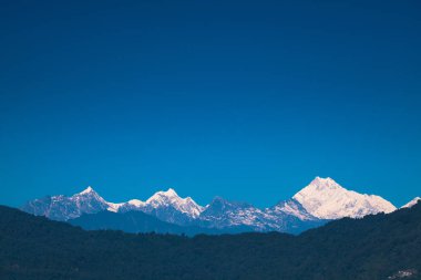 Kangchenjunga dağ manzara mavi gökyüzü sırasında gündüz, Gangtok, Hindistan