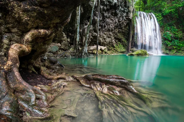 Водопад Таиланде Имя Erawan Лесная Среда Большим Деревом — стоковое фото