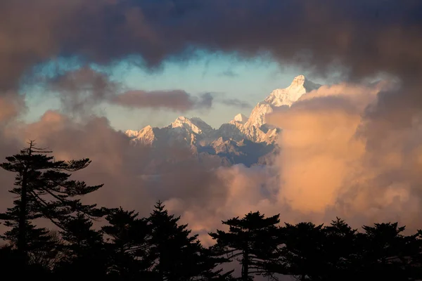 Drammatico Paesaggio Kangchenjunga Montagna Con Colorato Dalla Luce Del Sole — Foto Stock