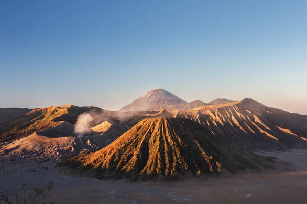 Monte Bromo Cielo Azul Día Naturaleza Paisaje Fondo Java Indonesia — Foto de Stock