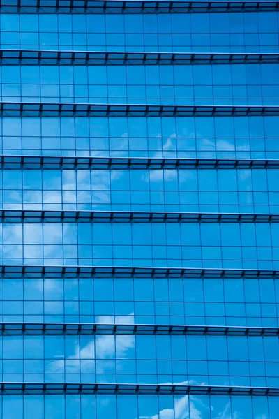 青いミラー ガラスの建物 建物の外装 — ストック写真