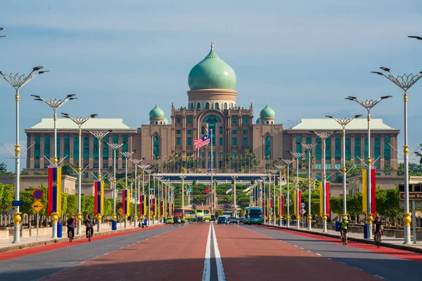プトラジャヤ マレーシア 2017 日プトラジャヤでのマレーシアの総理大臣のオフィス それはマレーシアの連邦政府の行政の中心地として計画された都市 都から南へ — ストック写真