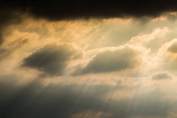 Sonnenstrahlen Durch Wolken Wie Eine Dramatische Explosion Macht Natur Hintergrund — Stockfoto