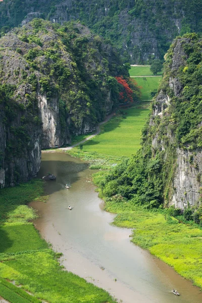 Flusslauf Durch Das Gebirgstal Gipfel Des Hang Mua — Stockfoto