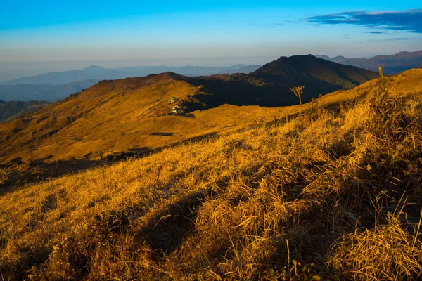 Horská Krajina Hnědé Tráva Tonglu Chýše Sikkim Indie — Stock fotografie