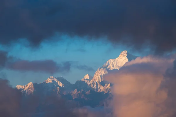 Drammatico Paesaggio Kangchenjunga Montagna Con Colorato Dalla Luce Del Sole — Foto Stock
