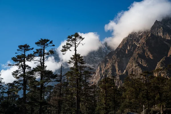 Snow Mountain Cloud Vista Paisagem Lachung Tempo Claro Céu Azul — Fotografia de Stock