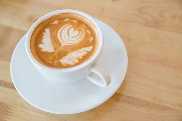 Ahşap Masa Vintage Latte Sanat Kahve Sıcak Süt Latte Sanat — Stok fotoğraf