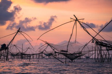 Yokyor balıkçılık Pak Pra Villag Tay halkının eski stili zaten
